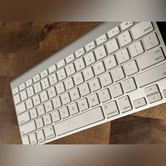 Apple Magic Keyboard Wireless - Picture 2 of 3